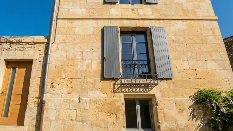 Nettoyage de façade par hydro-gommage à Angoulême (Charente): le guide complet 2026