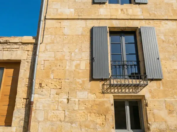 Façade propre après nettoyage par hydrogommage à Angoulême