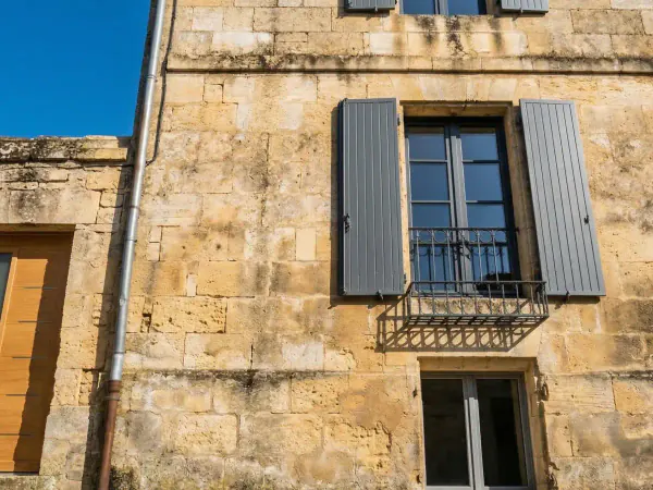 Façade encrassée avant nettoyage par hydrogommage à Angoulême